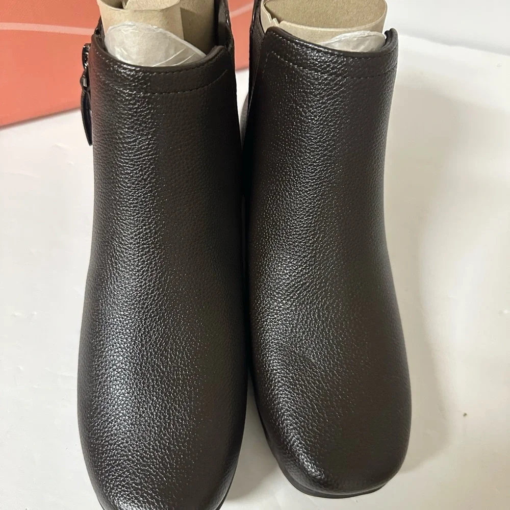 NWT Aleena3 Easy Spirit Dark Brown Ankle Booties Size 6